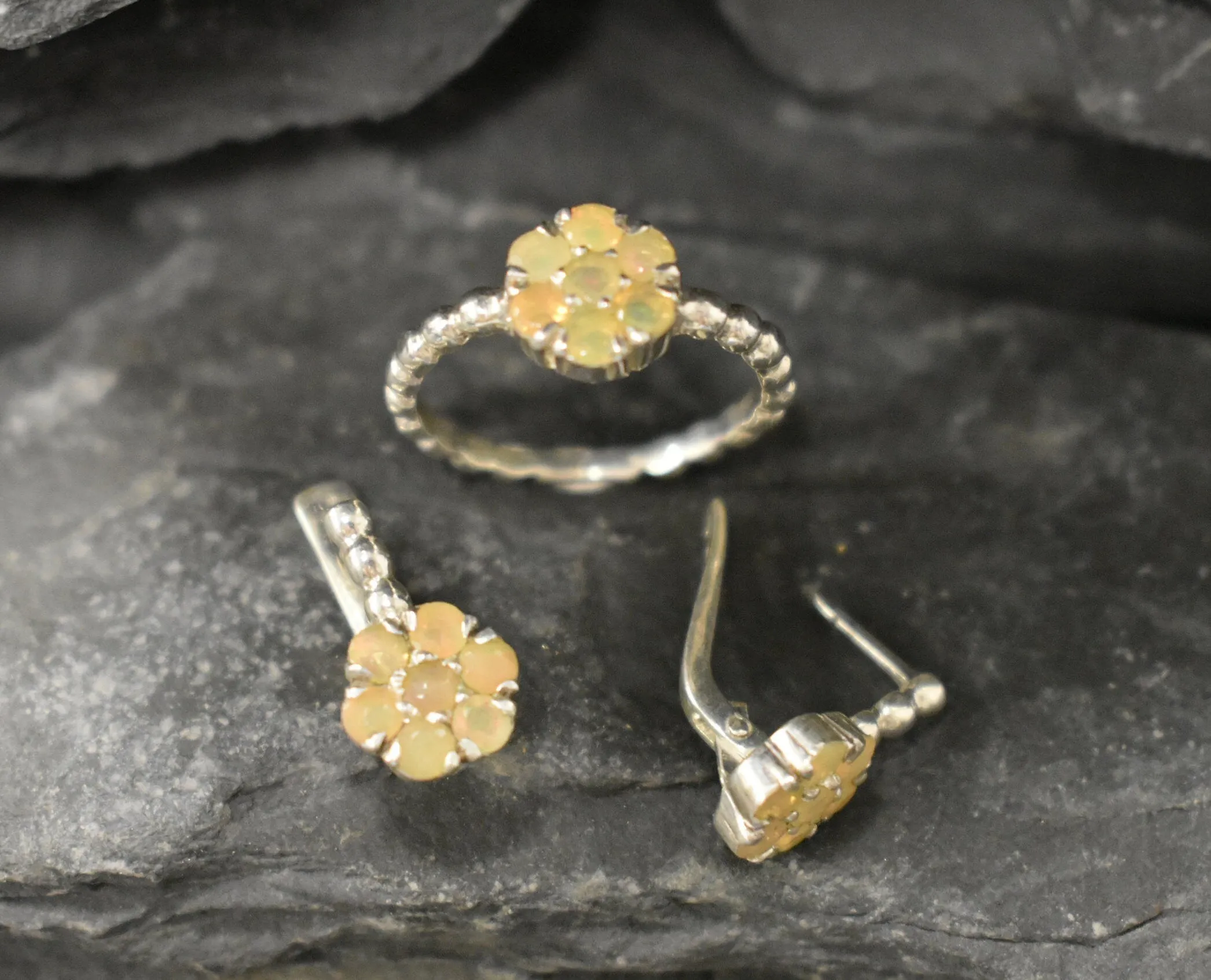 Daisy Opal Ring - Natural Ethiopian Opal - Fire Opal Bubble Band