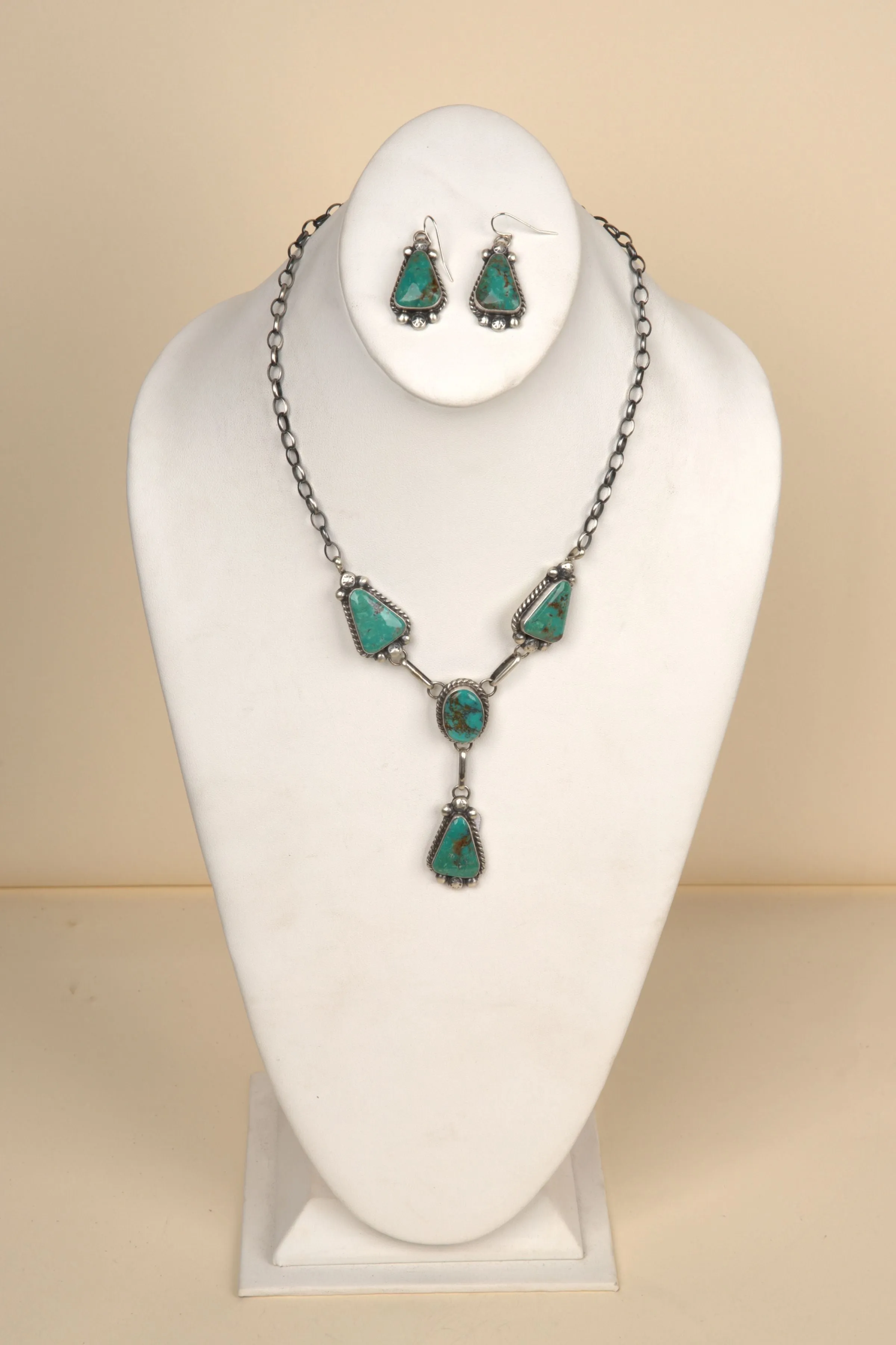 Navajo Handmade Kingman Turquoise Necklace Set - 17